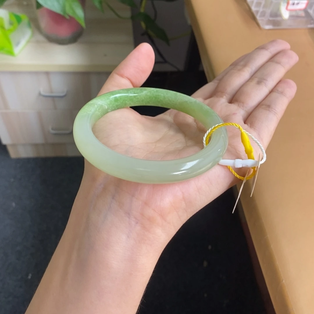 【闪购商品】和田玉（翠青玉）手镯未镶嵌5657高冰晴艳翠微瑕