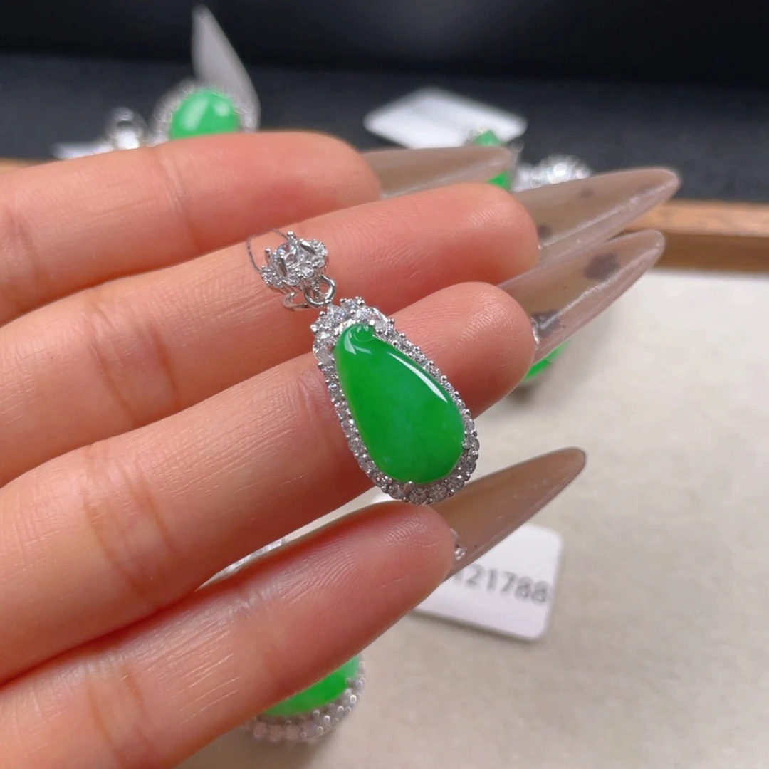 翡翠颈饰银S925镶嵌翡翠