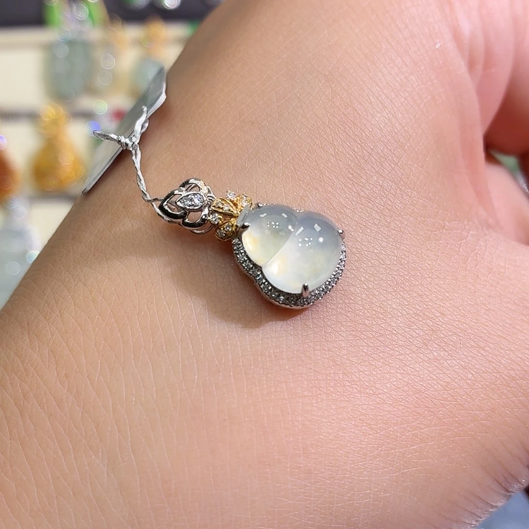 翡翠18K金镶嵌颈饰