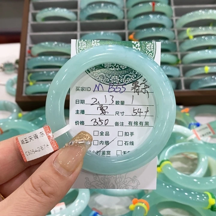 蛇纹石玉手镯未镶嵌爱****?