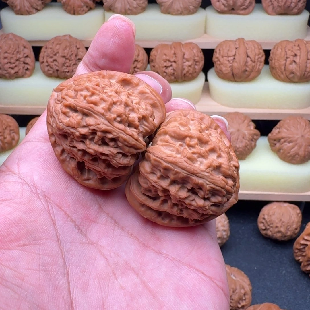 文玩核桃吊坠复****9三角白40+