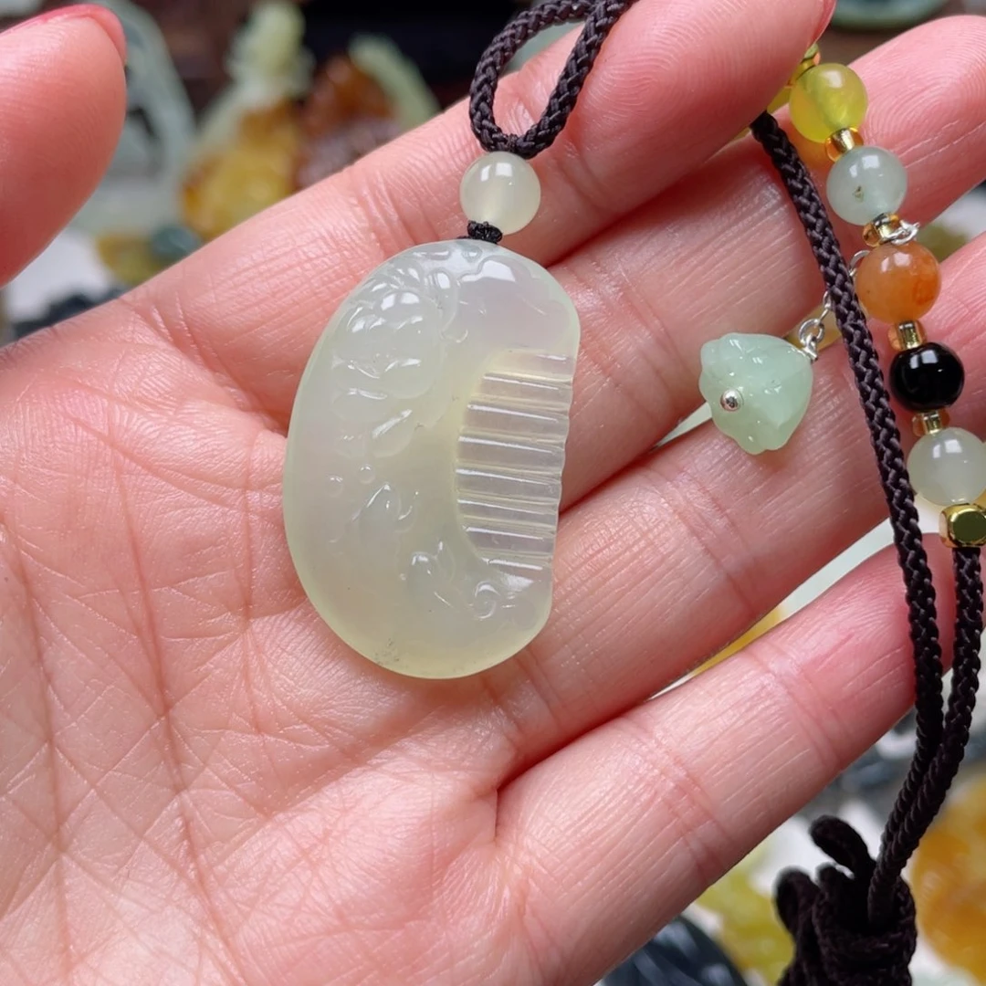 蛇纹石玉颈饰未镶嵌