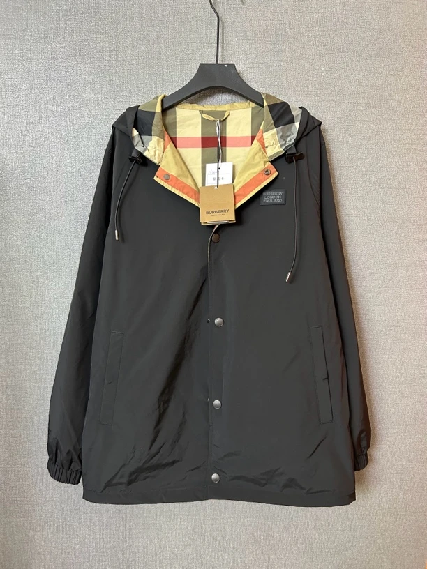 未使用 BURBERRY/博柏利 经典格纹黑色双面连帽夹克外套