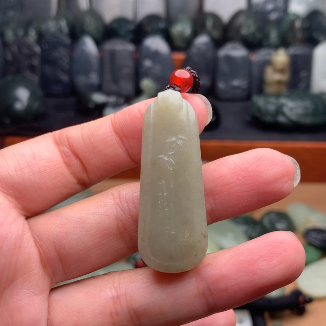 和田玉未镶嵌颈饰挂件33