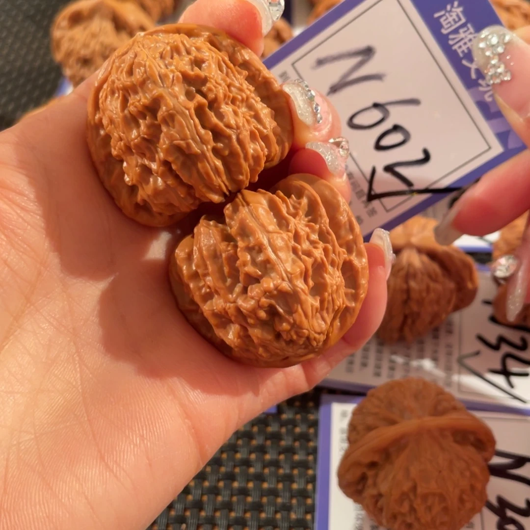 文玩核桃把件602号4.0白狮子