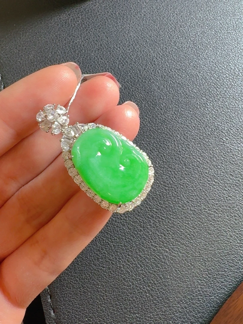 天然A货缅甸翡翠如意吊坠