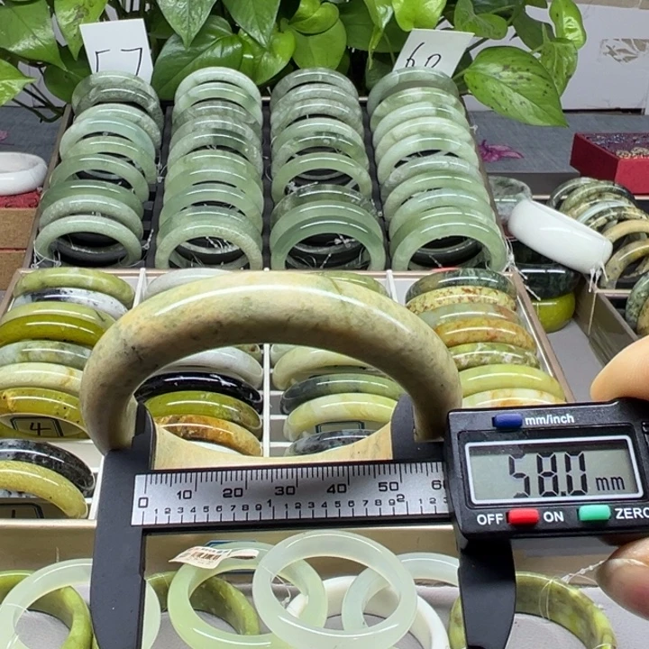 蛇纹石玉未镶嵌手镯3