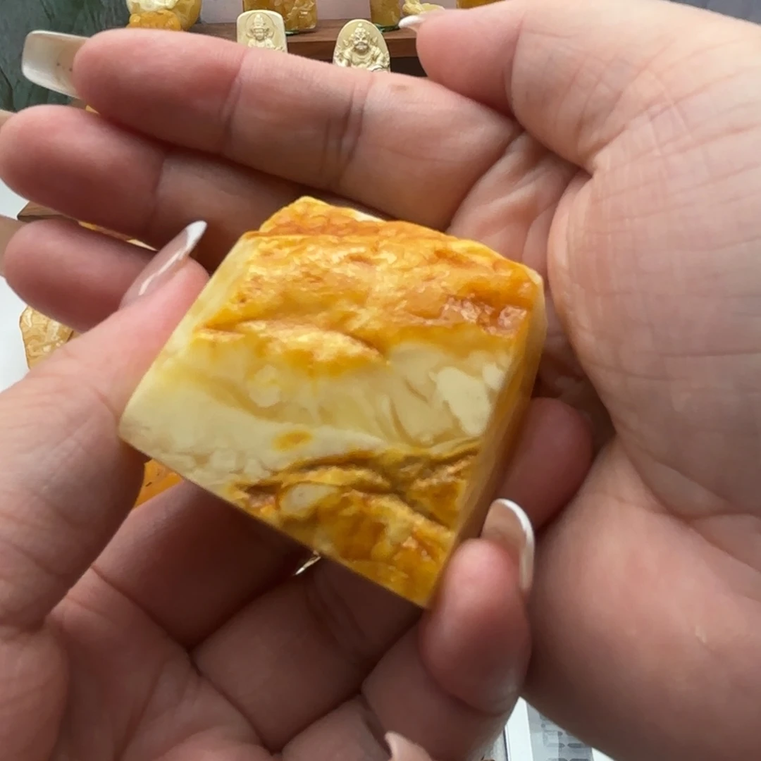 黄***闹未镶嵌定制琥珀蜜蜡
