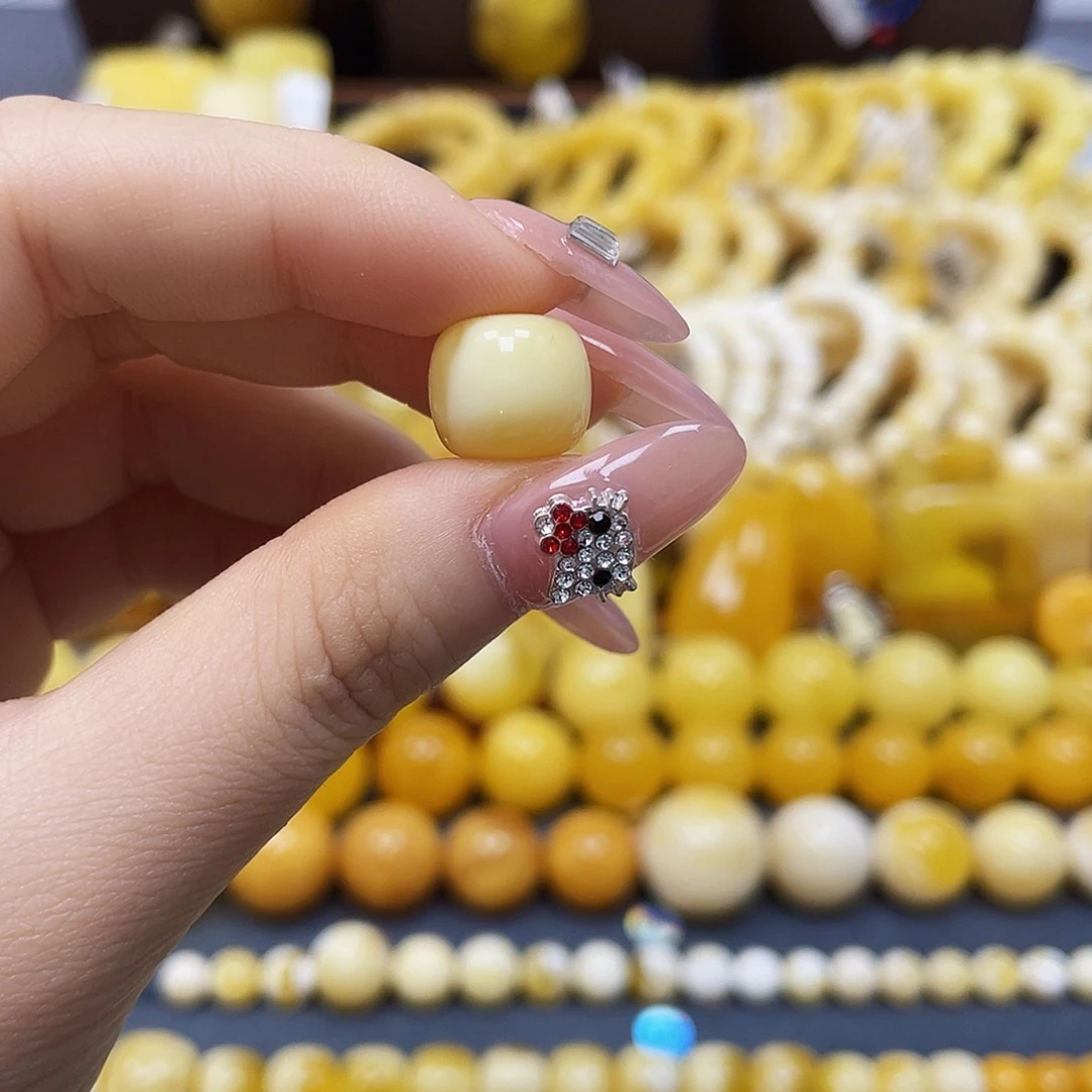 G***d蜜蜡未镶嵌裸石12.1x10.7mm