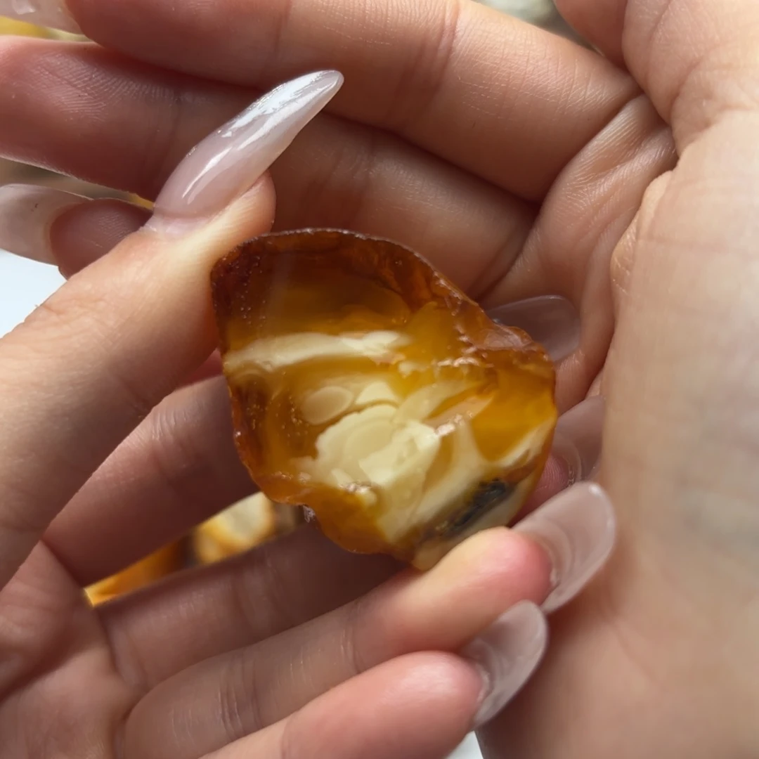 定制琥珀未镶嵌半*