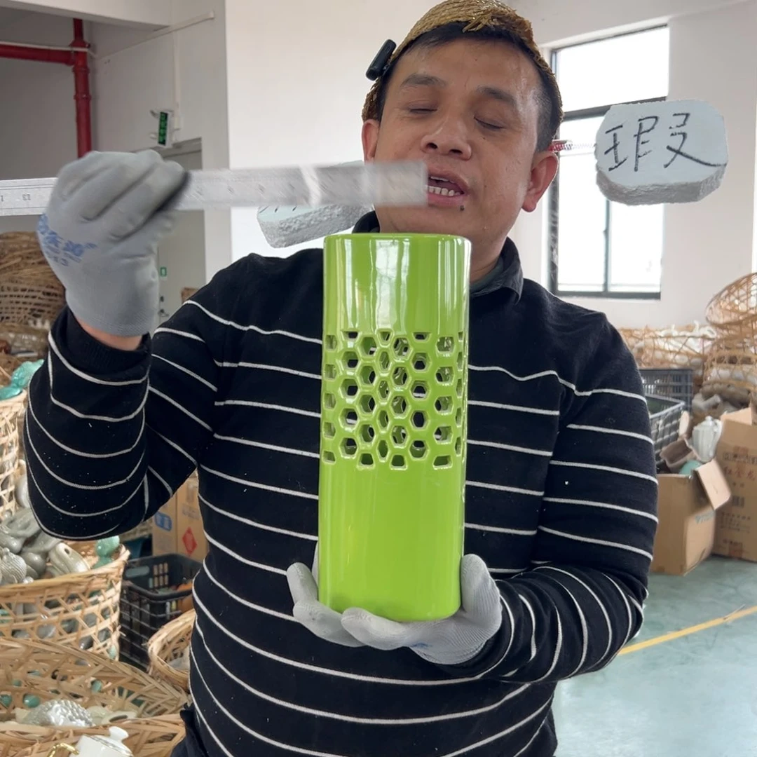 摆件50 号高中低温陶瓷瓶（部分微瑕）