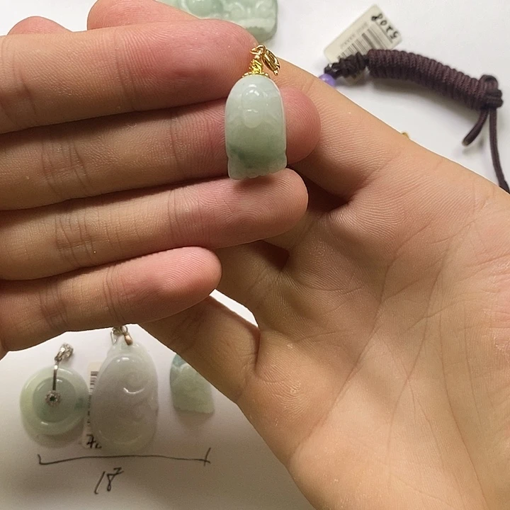 翡翠未镶嵌颈饰天然缅甸a货翡翠