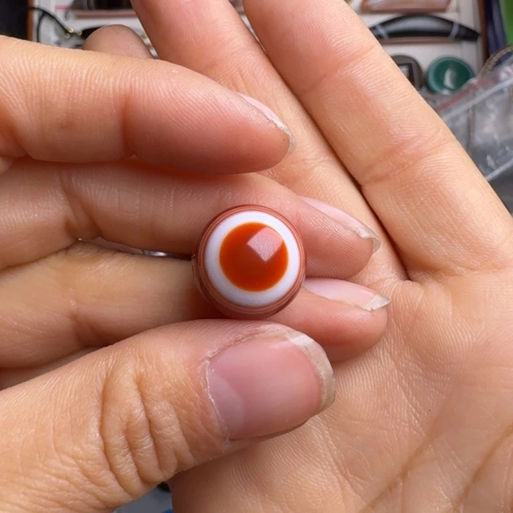 玛瑙/玉髓颈饰未镶嵌是****?