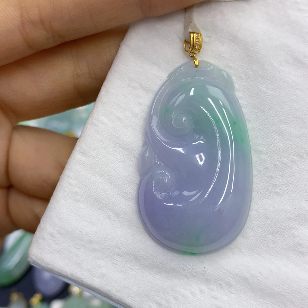 翡翠18K金镶嵌颈饰翡翠