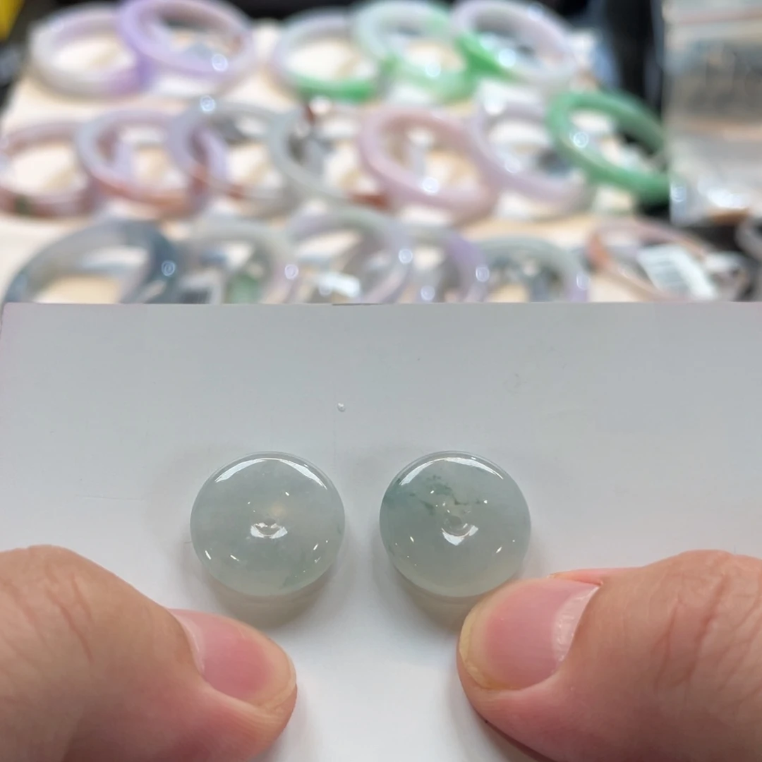 怦****翡翠未镶嵌颈饰吊坠