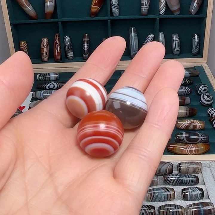 渡***己玛瑙/玉髓合金珠宝奇石