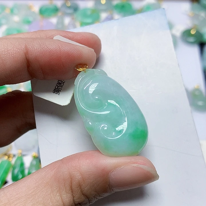 翡翠18K金镶嵌颈饰翡翠
