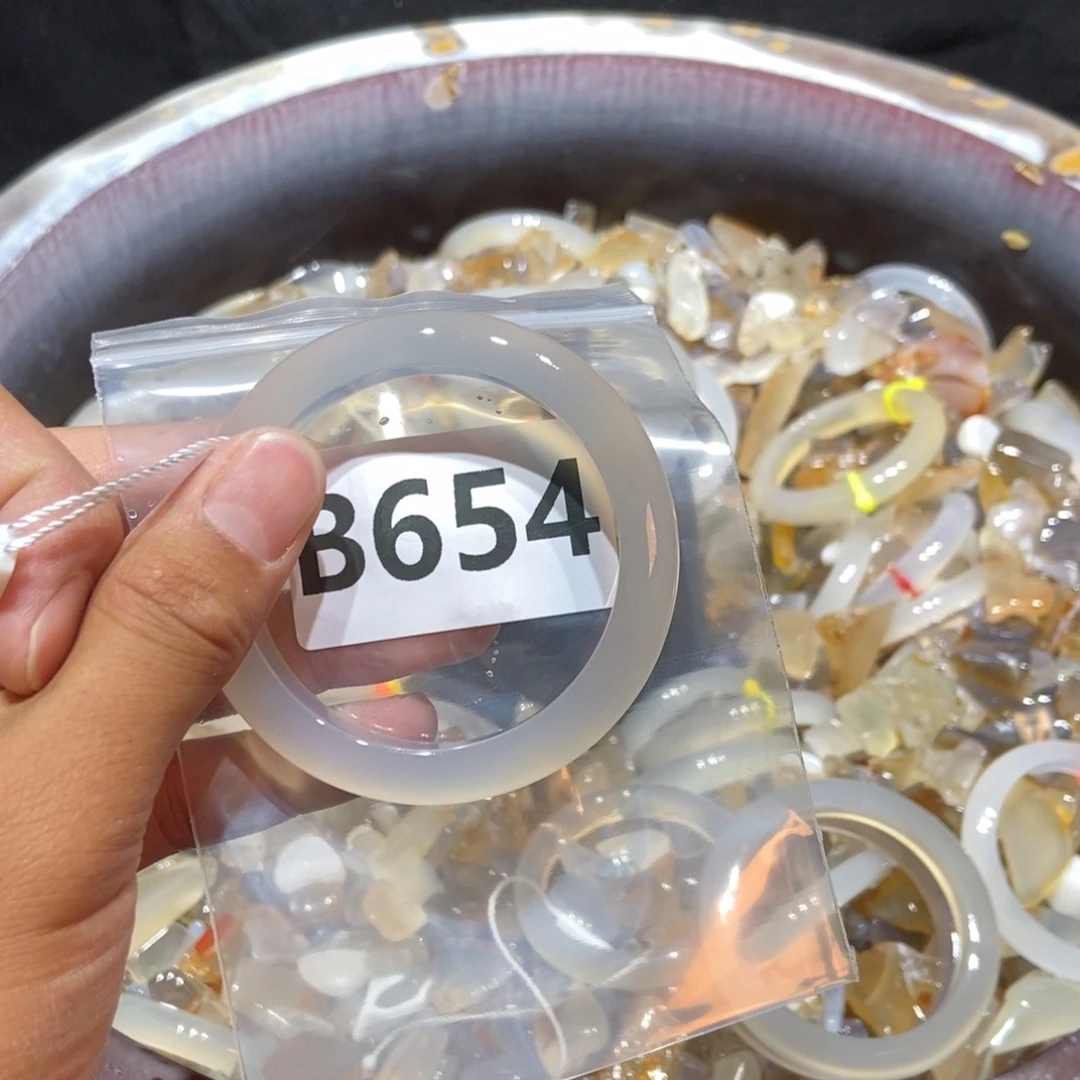 甜***啾玛瑙/玉髓未镶嵌手镯