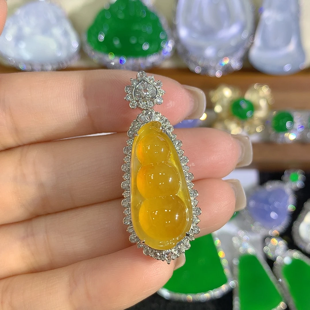 翡翠18K金镶嵌颈饰豆子