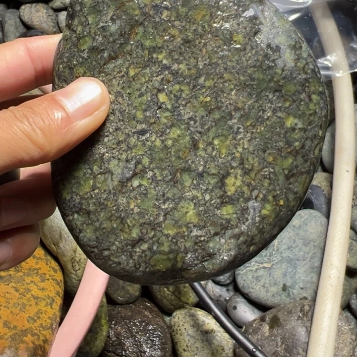 宁***远未镶嵌菱锰矿藏玉药王石