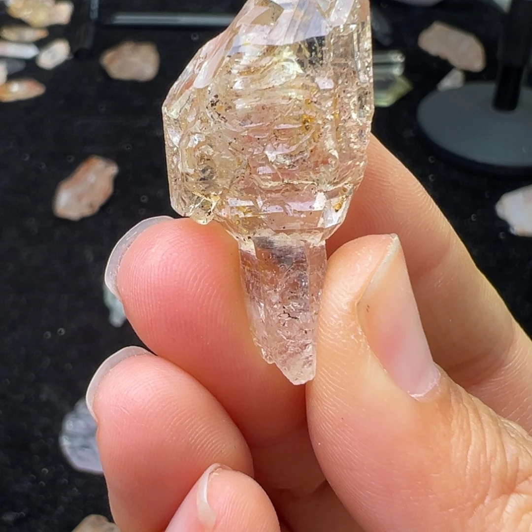 岸***女石材酥皮权杖红泥骸骨