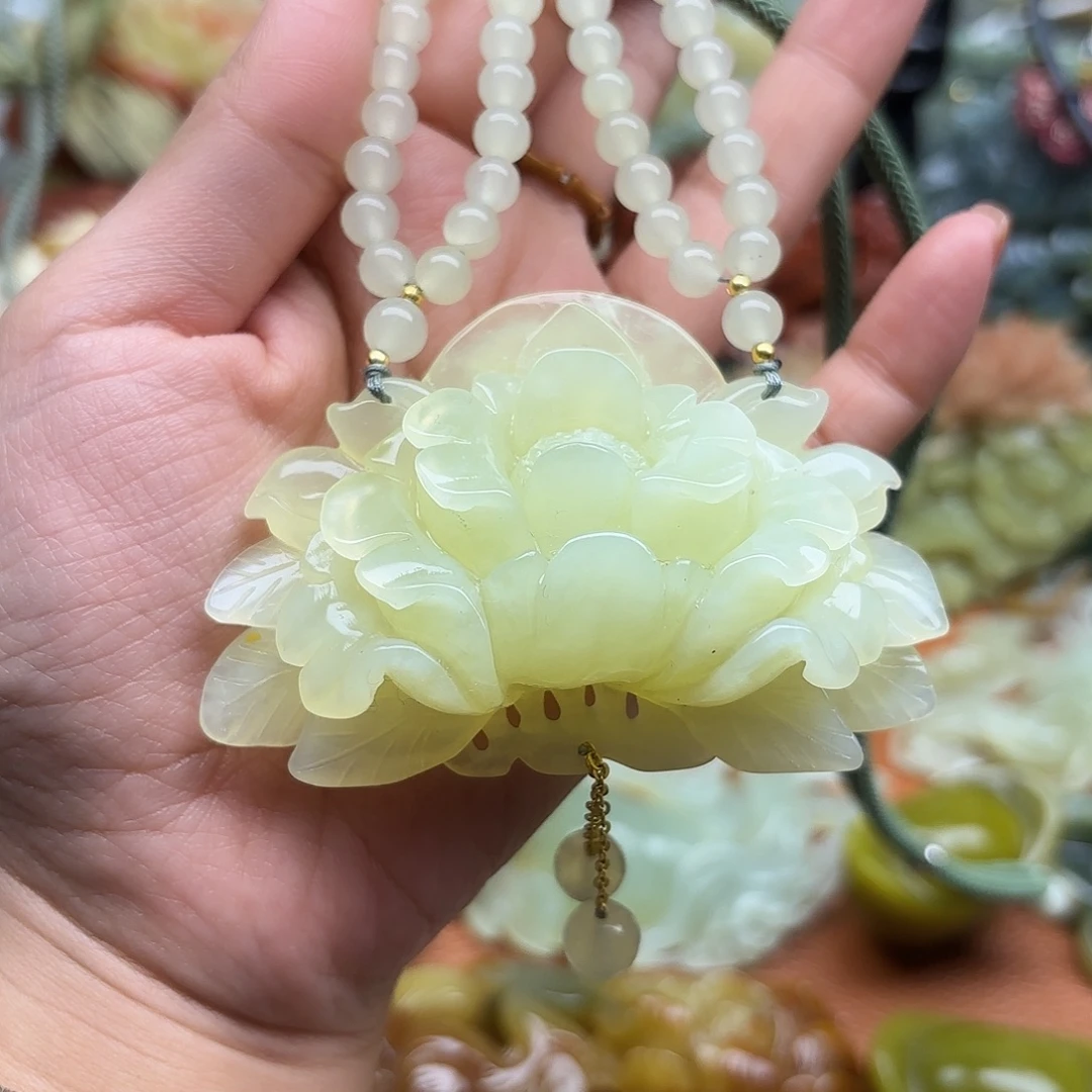 蛇纹石玉未镶嵌吊坠