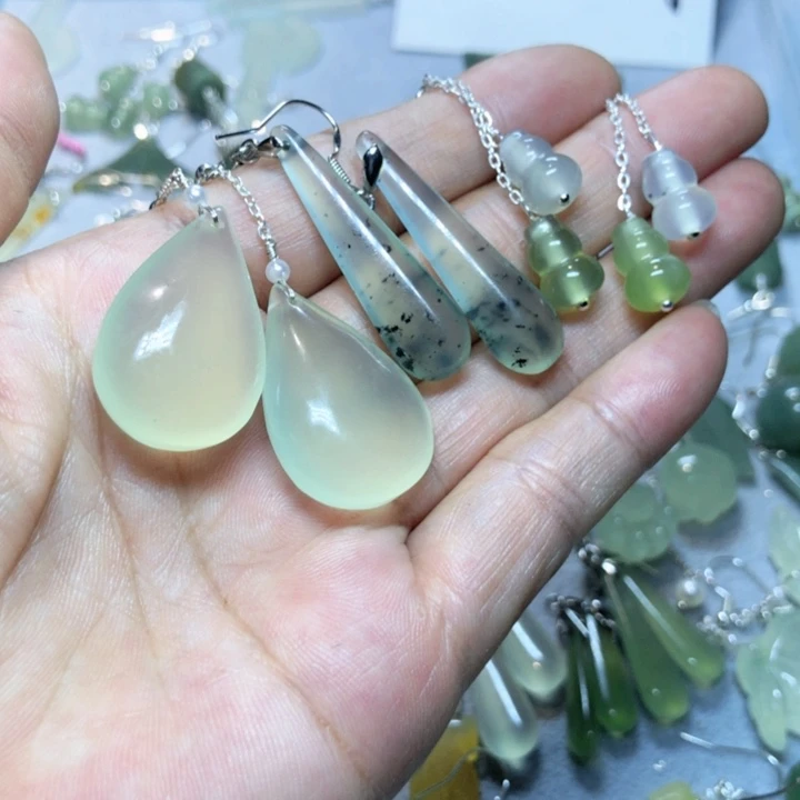 【闪购商品】蛇纹石玉耳环未镶嵌星**量