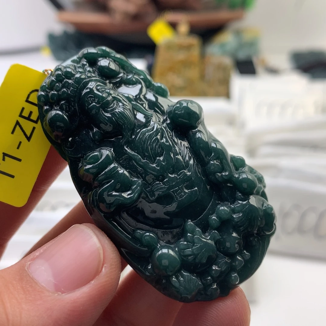 颈饰未镶嵌翡翠财神