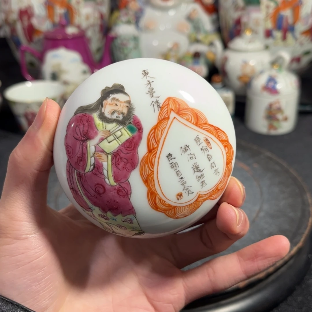 摆件粉彩无双谱人物印泥盒