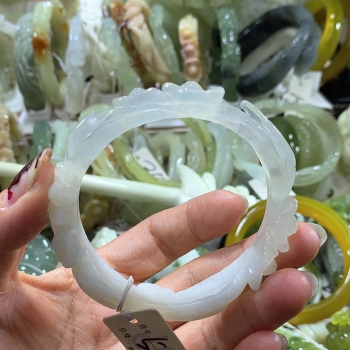 未镶嵌岫玉手镯56