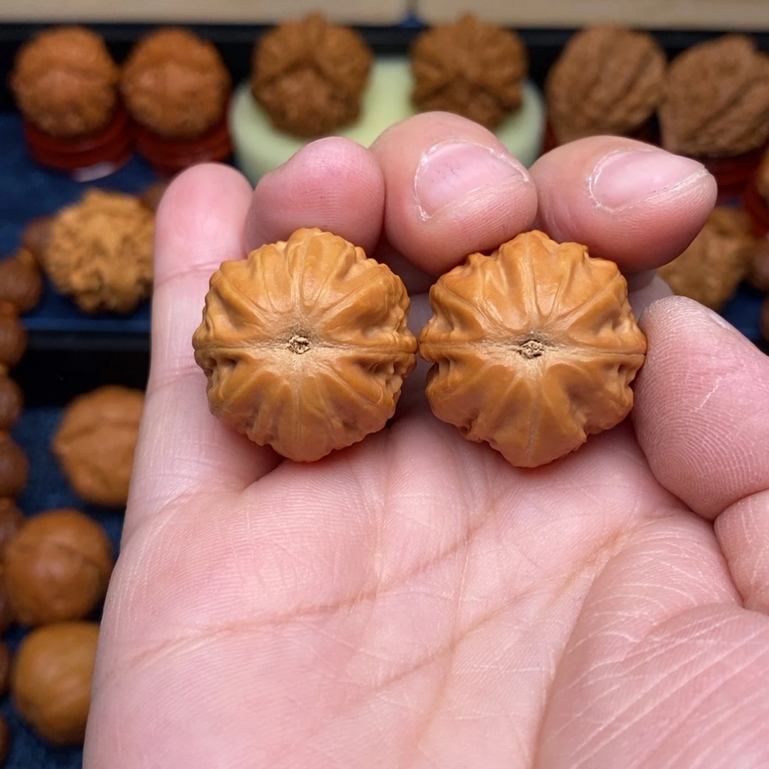 文玩核桃把件?**杨手捻