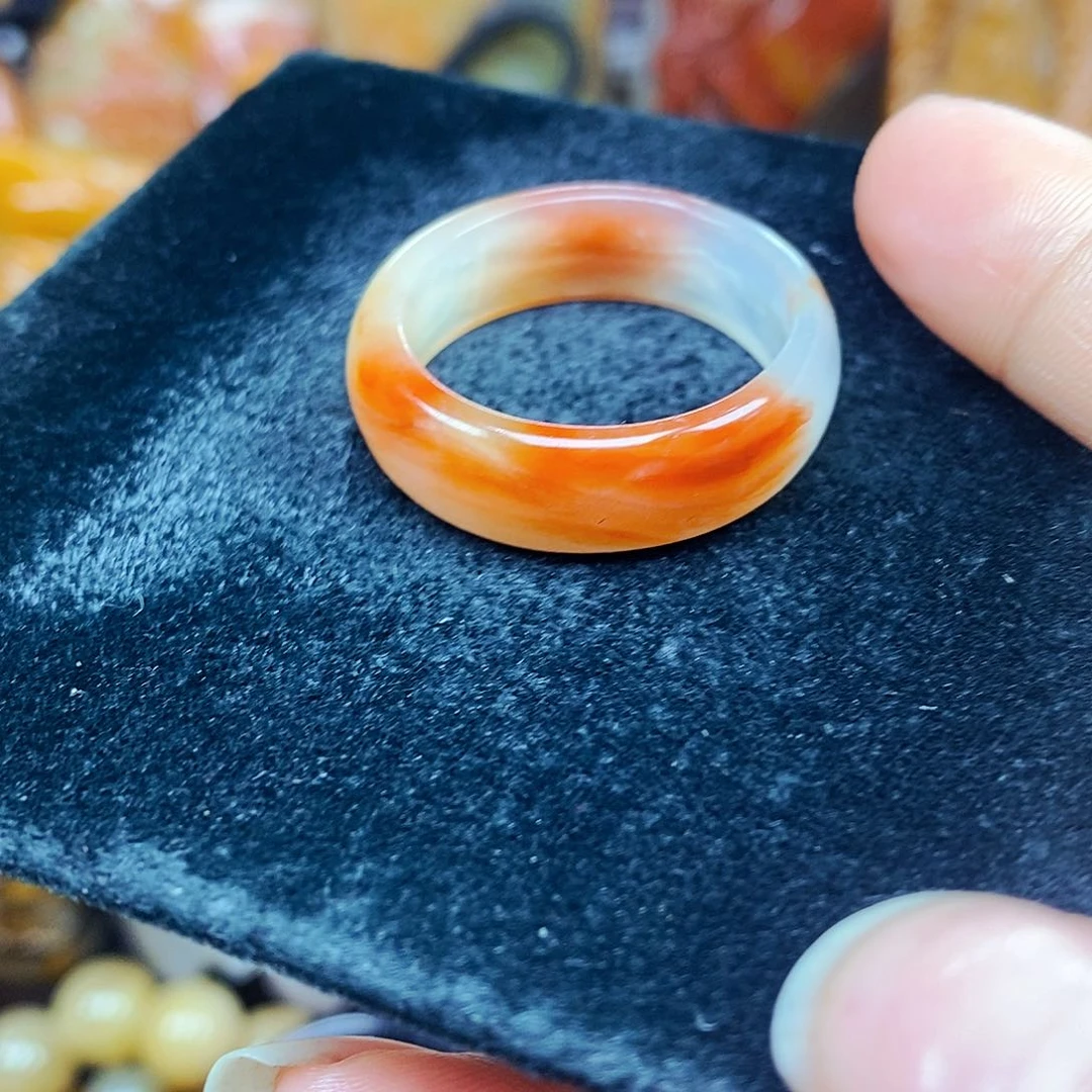 未镶嵌石英质玉（黄龙玉）颈饰