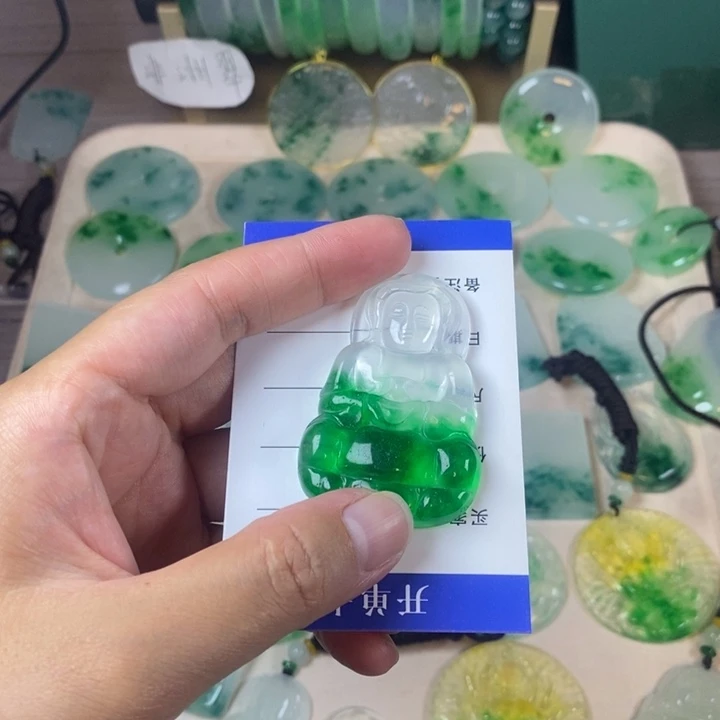 皇***紫颈饰未镶嵌翡翠观音