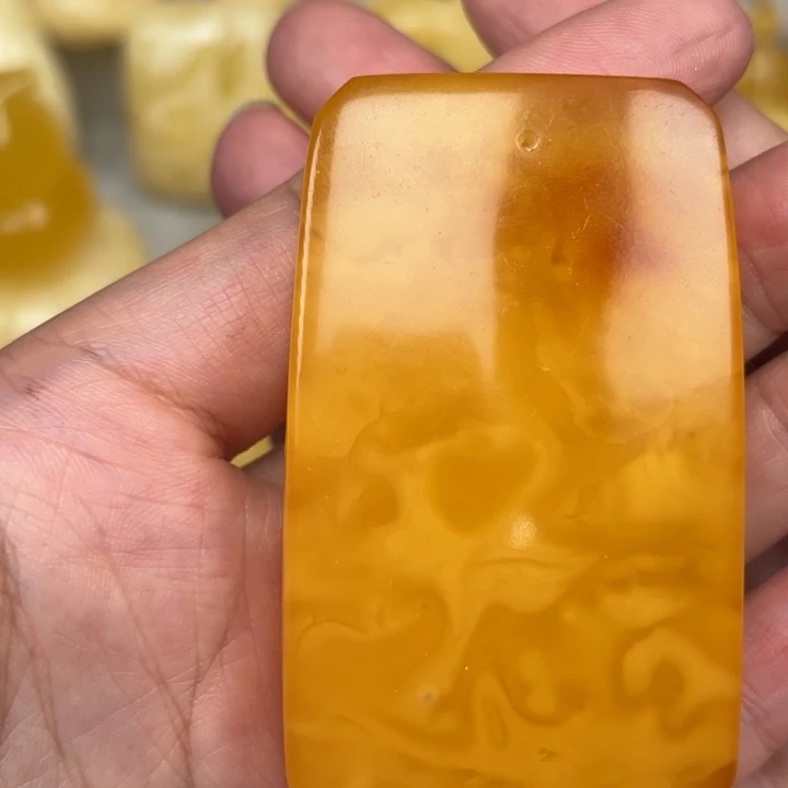 蜜蜡未镶嵌颈饰蜜蜡