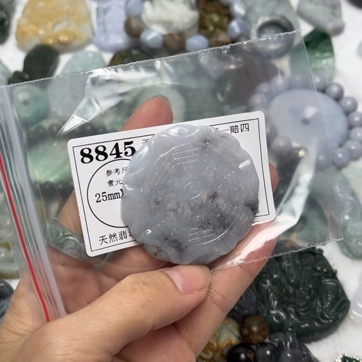 翡翠未镶嵌颈饰8845