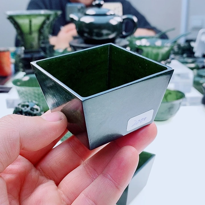 六***哥和田玉未镶嵌把件