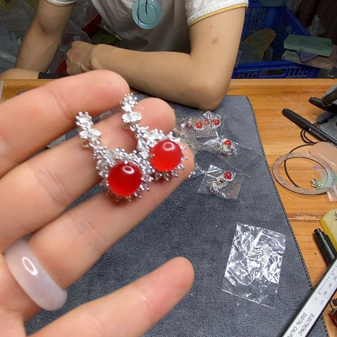 82 缅甸保真珠宝玉石