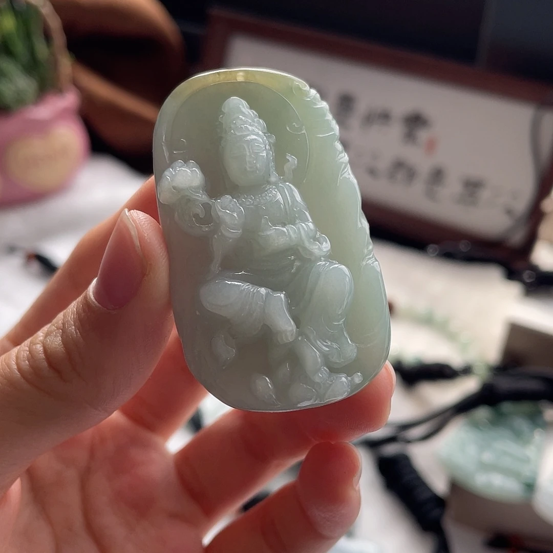 翡翠未镶嵌颈饰大势至