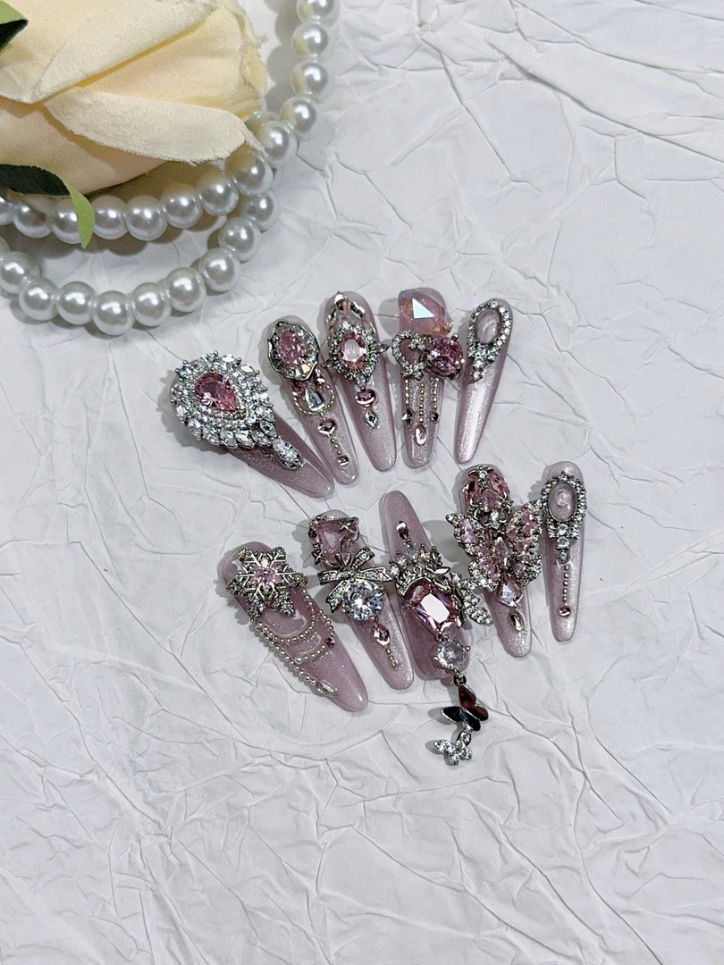 (小魔仙)重工美甲奢华满锆女神细狗长尖纯手工奶辣风穿戴甲高级感