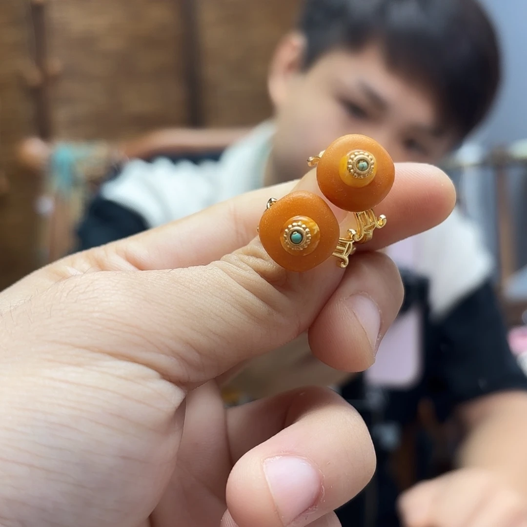 琥珀未镶嵌裸石戒指多样性发其一