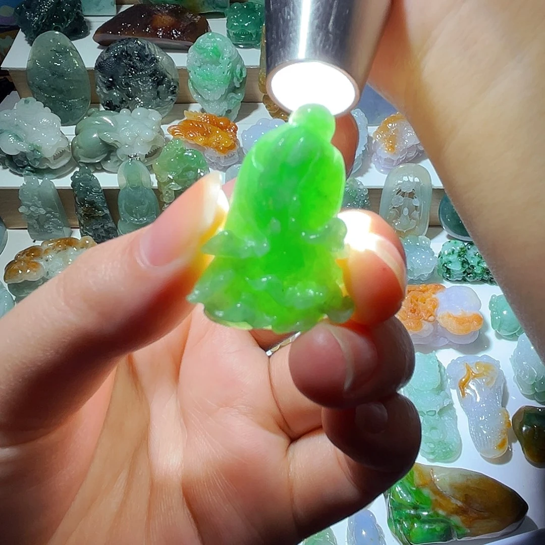 翡翠未镶嵌颈饰白菜