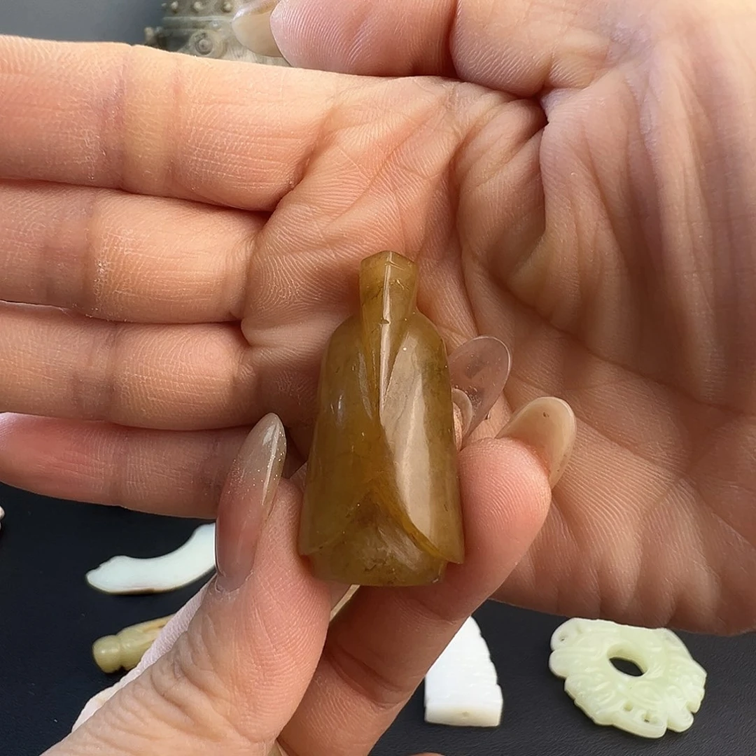 和田玉未镶嵌挂件大**朝