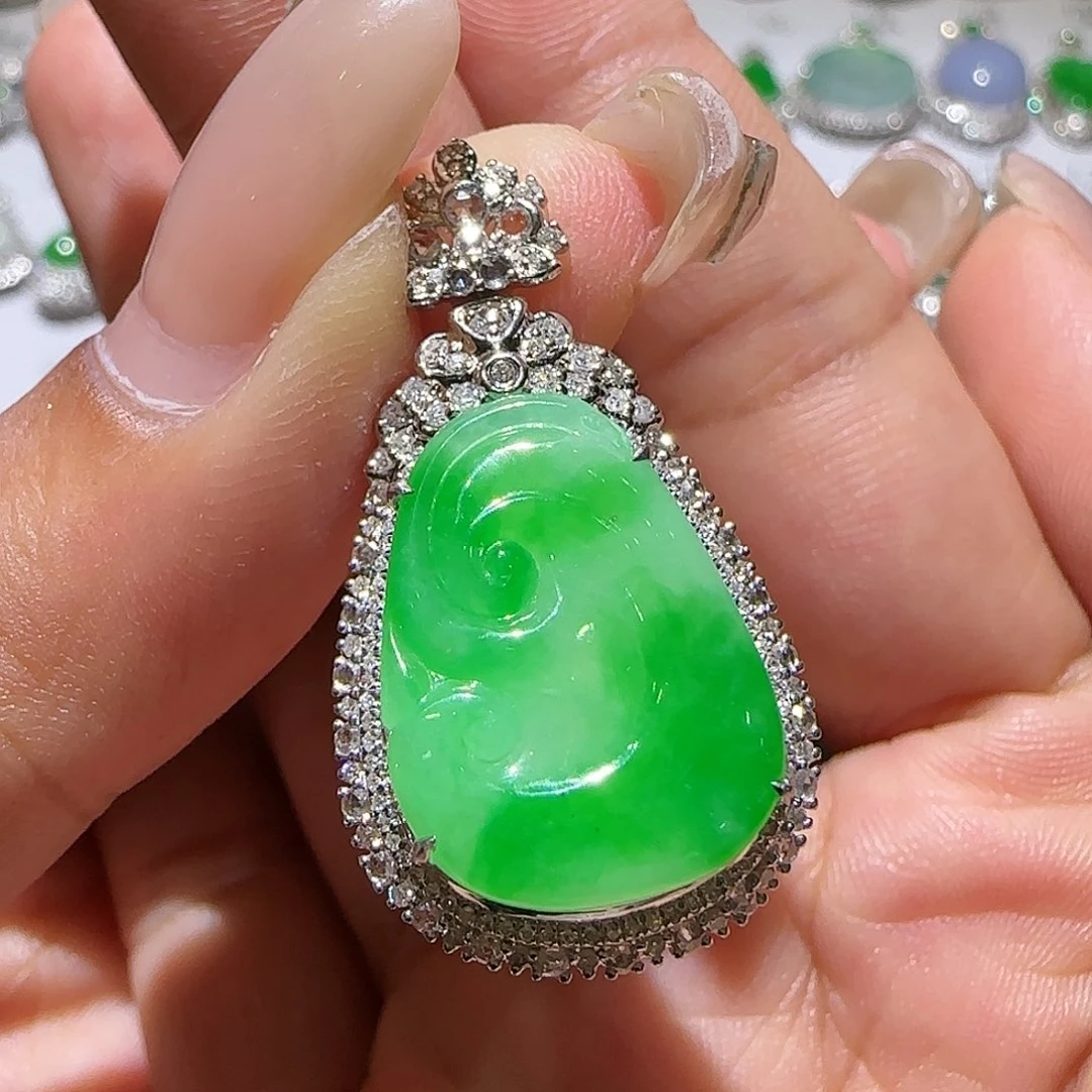 【闪购商品】颈饰18K金镶嵌翡翠天然