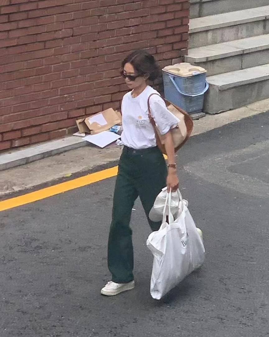 精致女装听主播念号，去链接对应号码拍