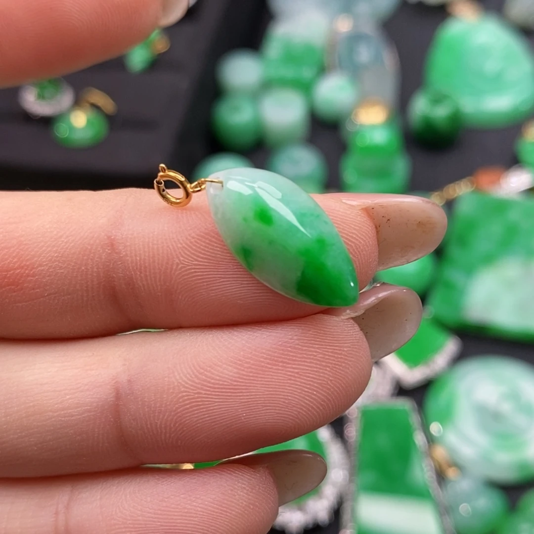 翡翠颈饰18K金镶嵌翡翠