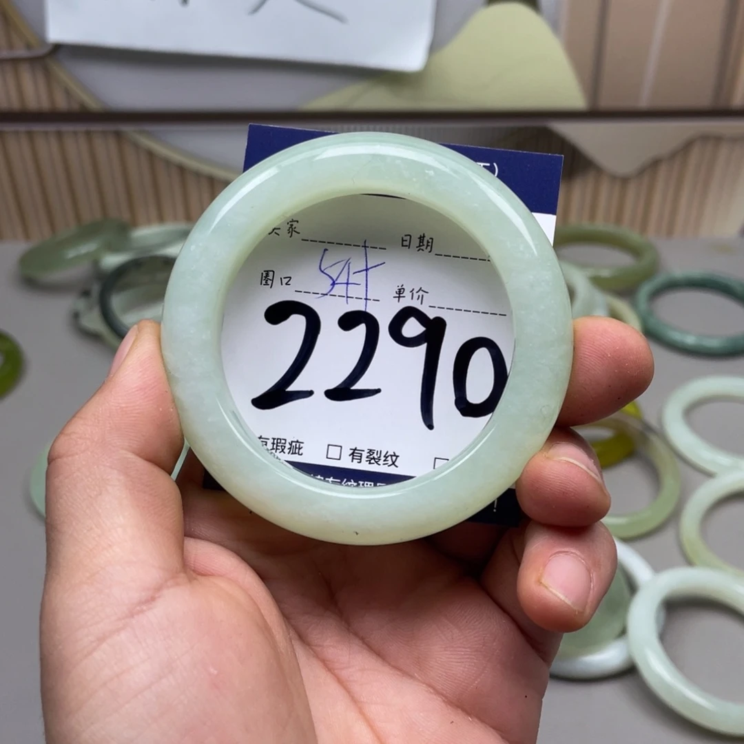 岫玉手镯手镯未镶嵌