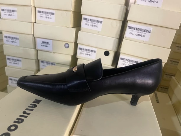 8087-3方头法式修面皮透气平跟圆头单鞋舒适黑色低跟初恋风