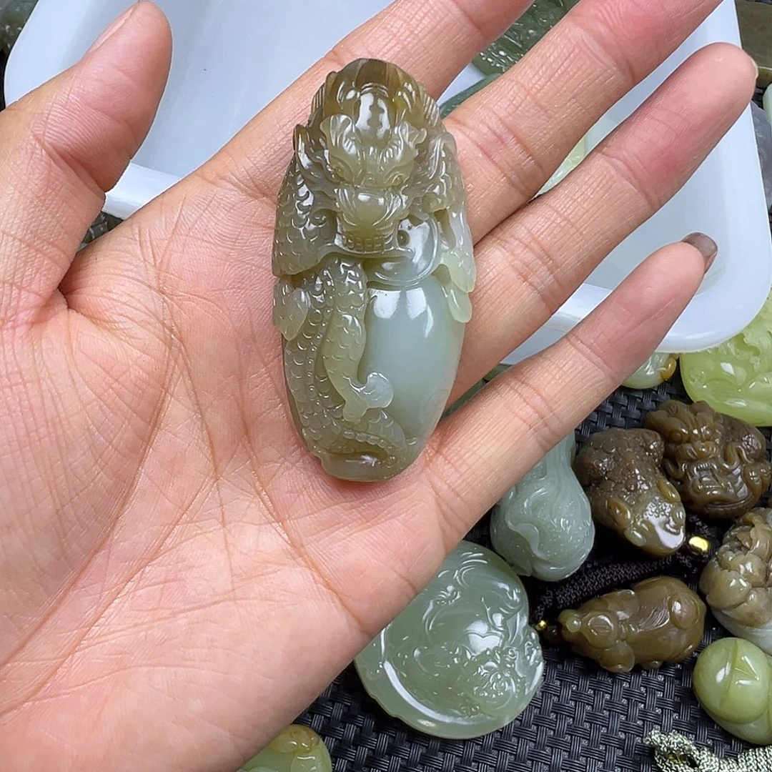 和田玉未镶嵌颈饰卡60