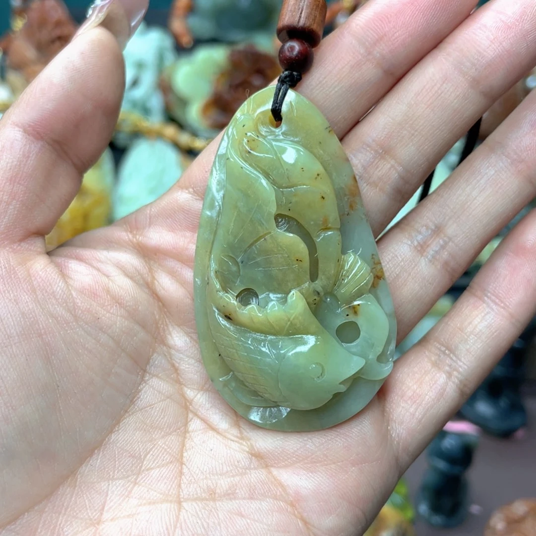 蛇纹石玉颈饰未镶嵌