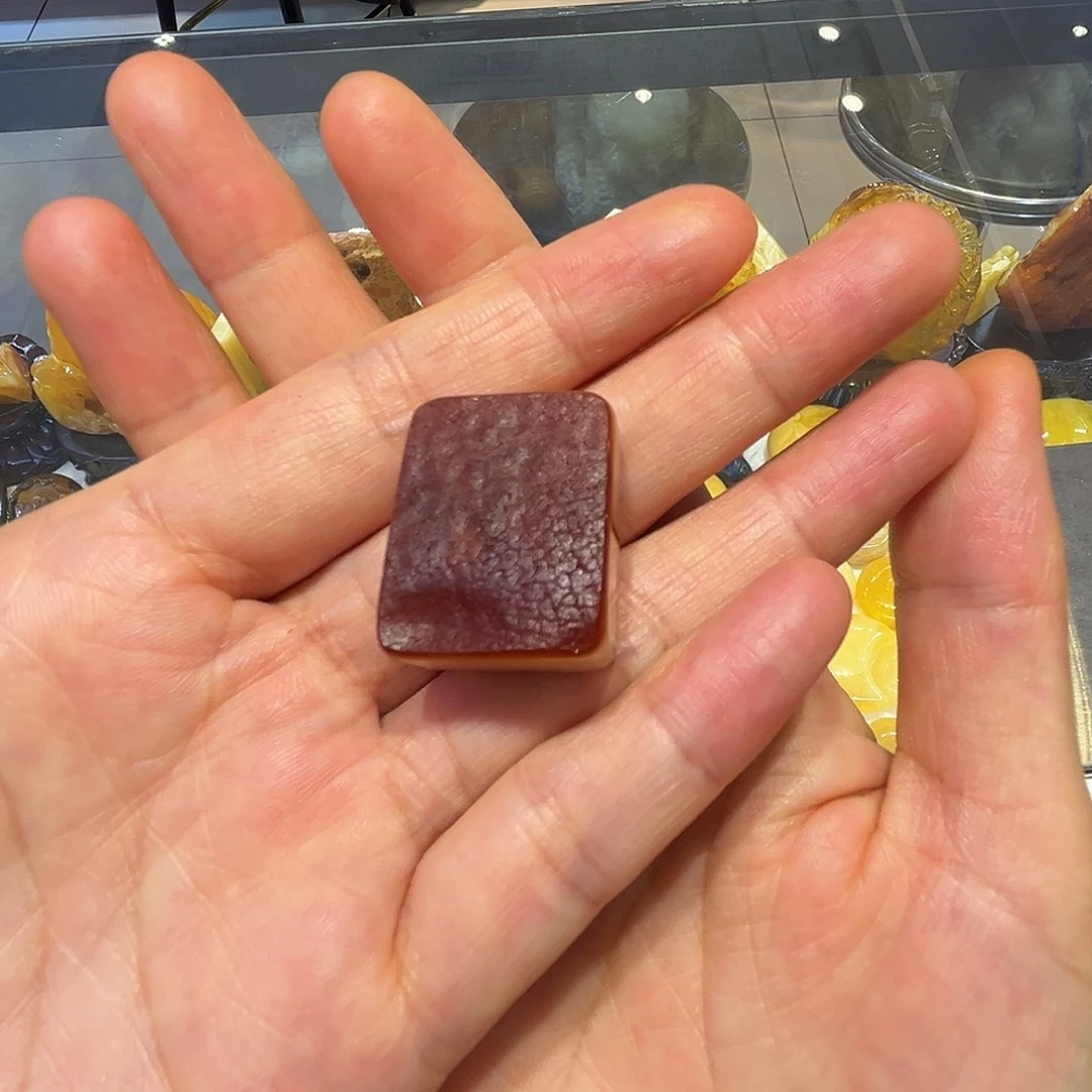 琥珀未镶嵌颈饰切牌